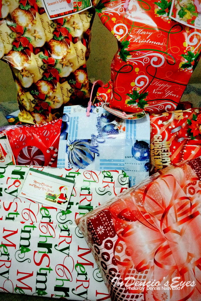 Christmas Is About Giving by iamdencio