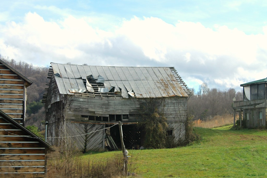 Old Barn by harbie