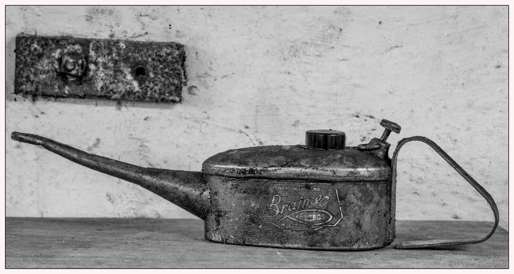 Old Oil Can by pcoulson