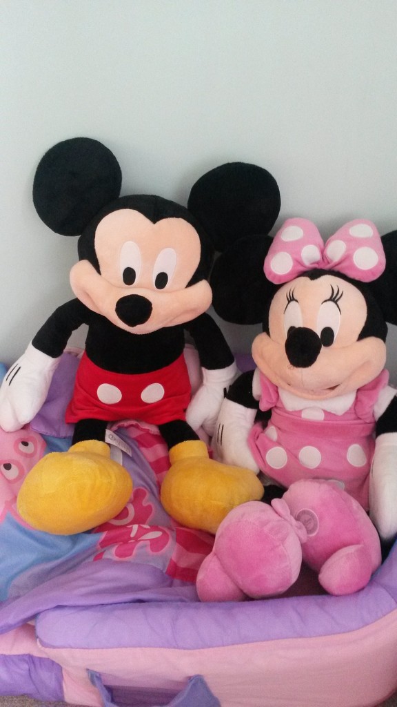 Minnie has a Friend by elainepenney