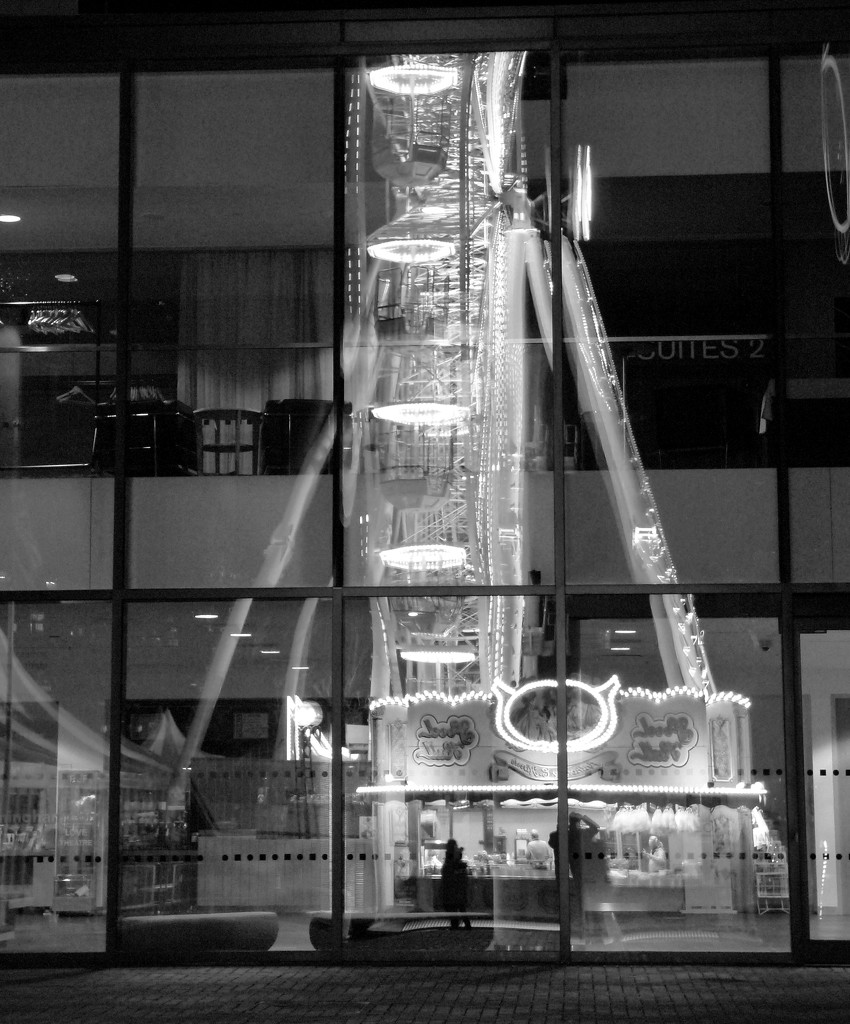 Ferris wheel reflection by sabresun