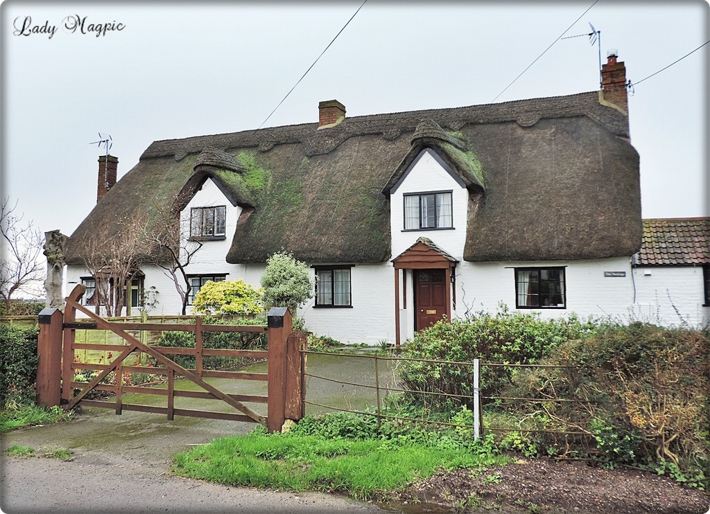 Beautiful Thatched Cottages. by ladymagpie