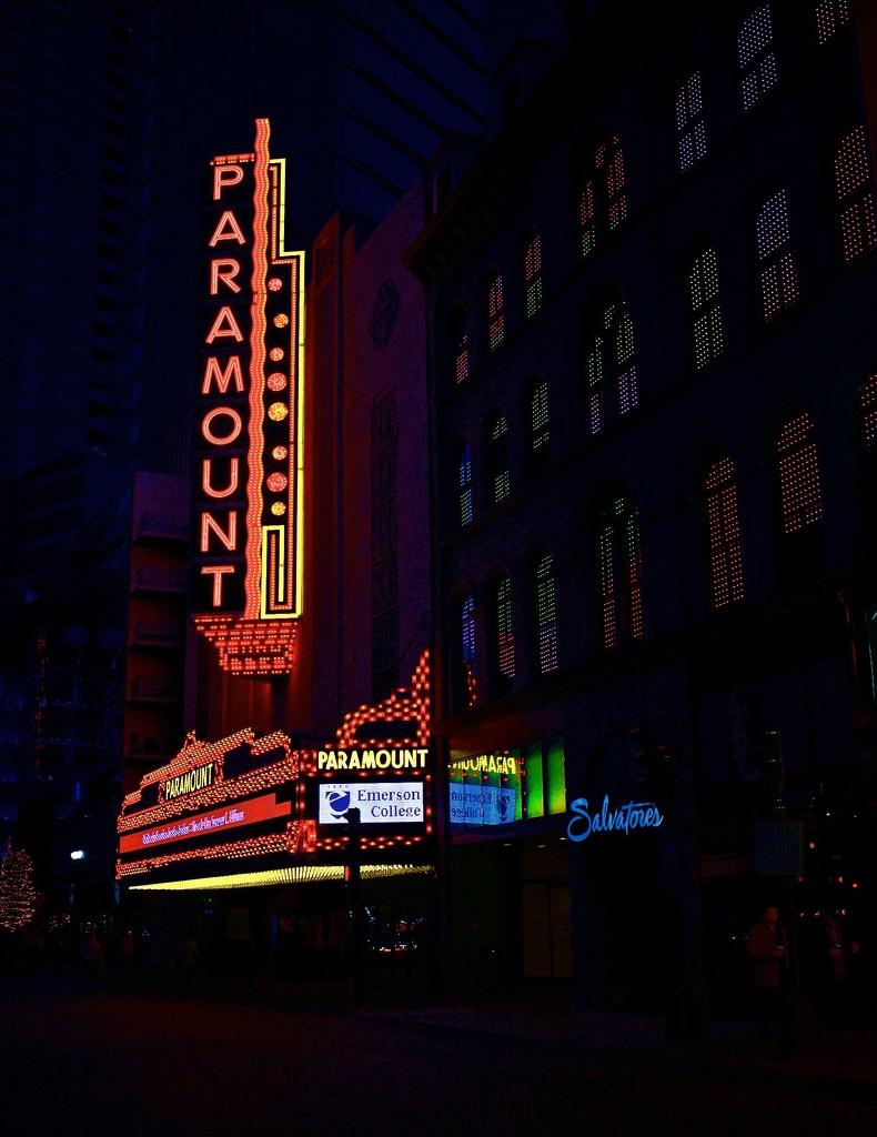 Paramount sign in context by jyokota