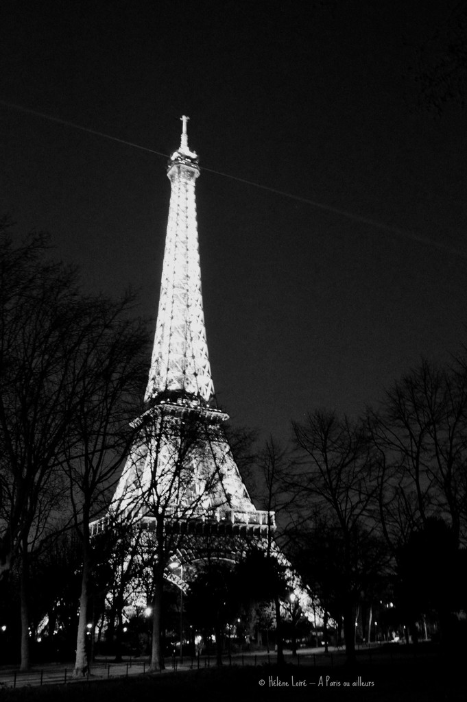 b&w in the city of lights by parisouailleurs