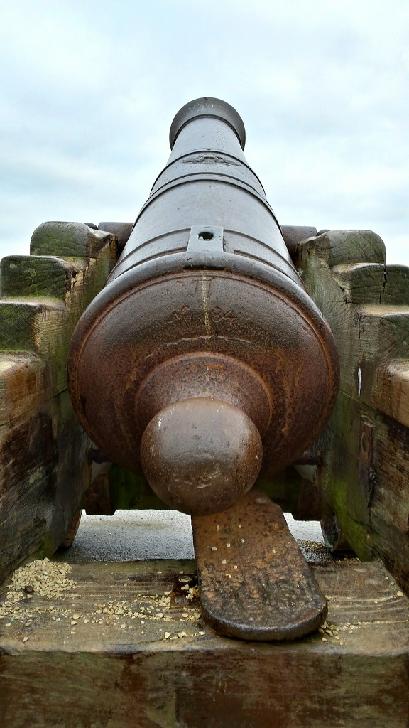 Crimean war cannon, Dun Laoghaire East pier by m2016