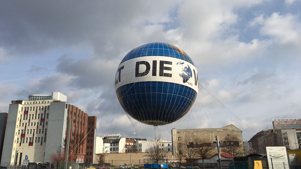 Berlin Sightseeing by cityflash