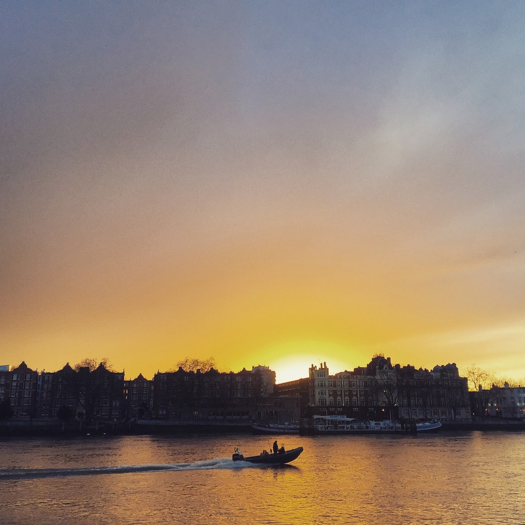 Sunset on the Thames by brookiew