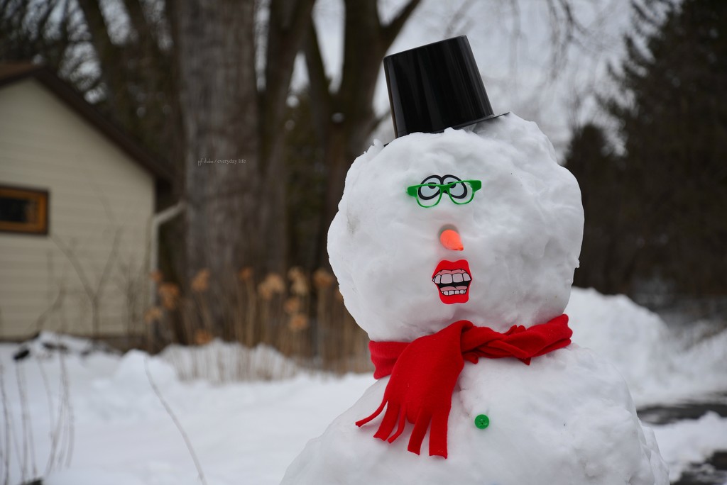 a snowman... by earthbeone