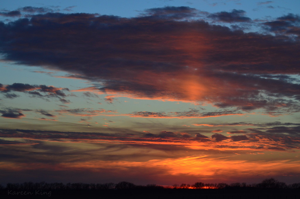 Sun Pillar - A Kansas Sunset by kareenking