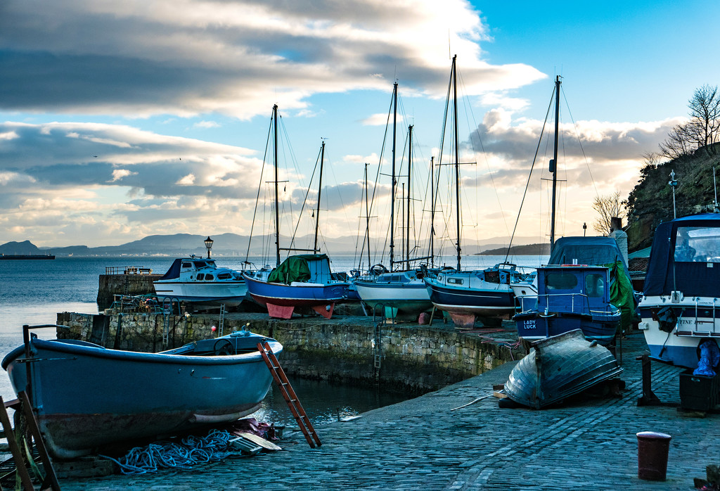 Dusk at Dysart Harbour by frequentframes