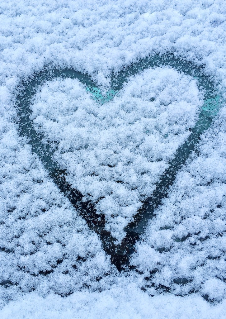 Snowy heart by cocobella