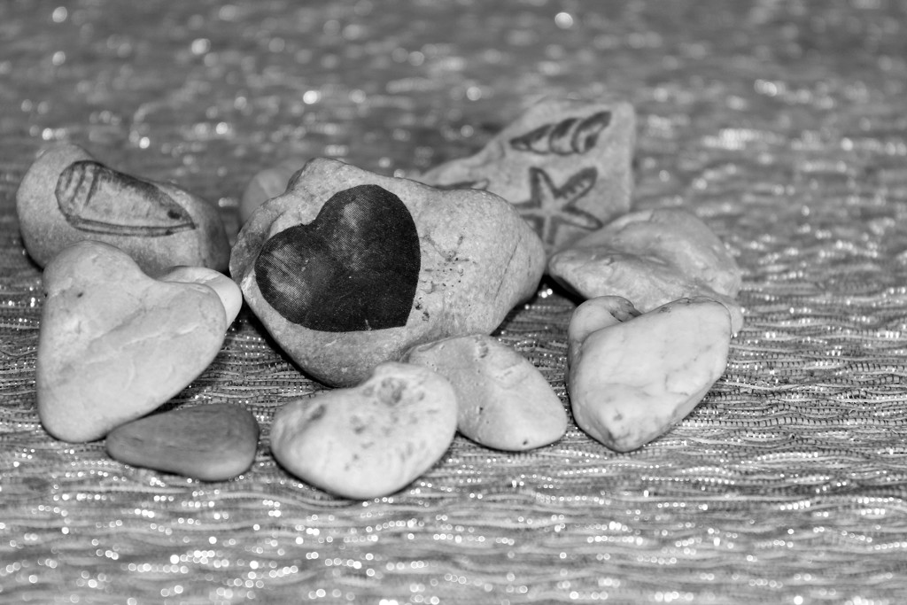 Summer stone hearts by cherrymartina
