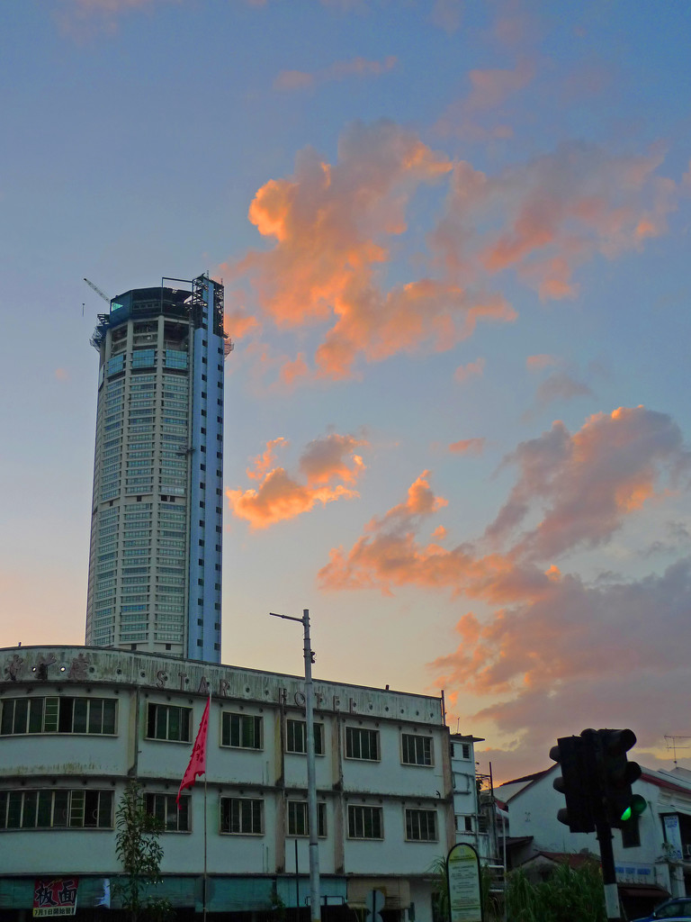 red clouds and Komtar by ianjb21