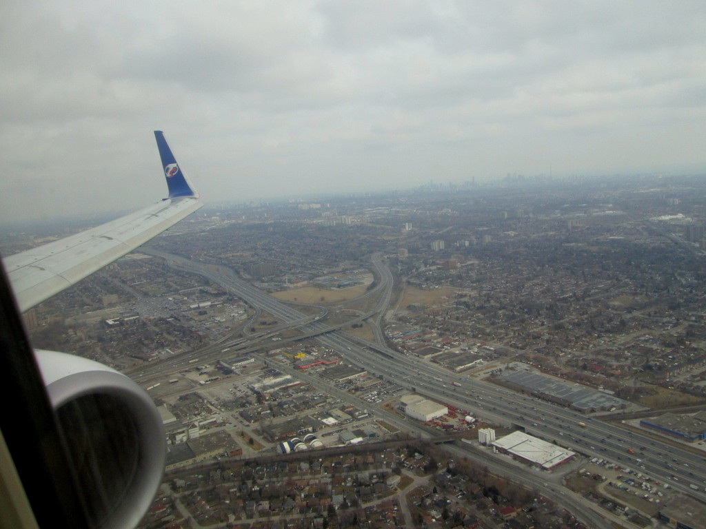 Approaching Toronto Airport by bruni