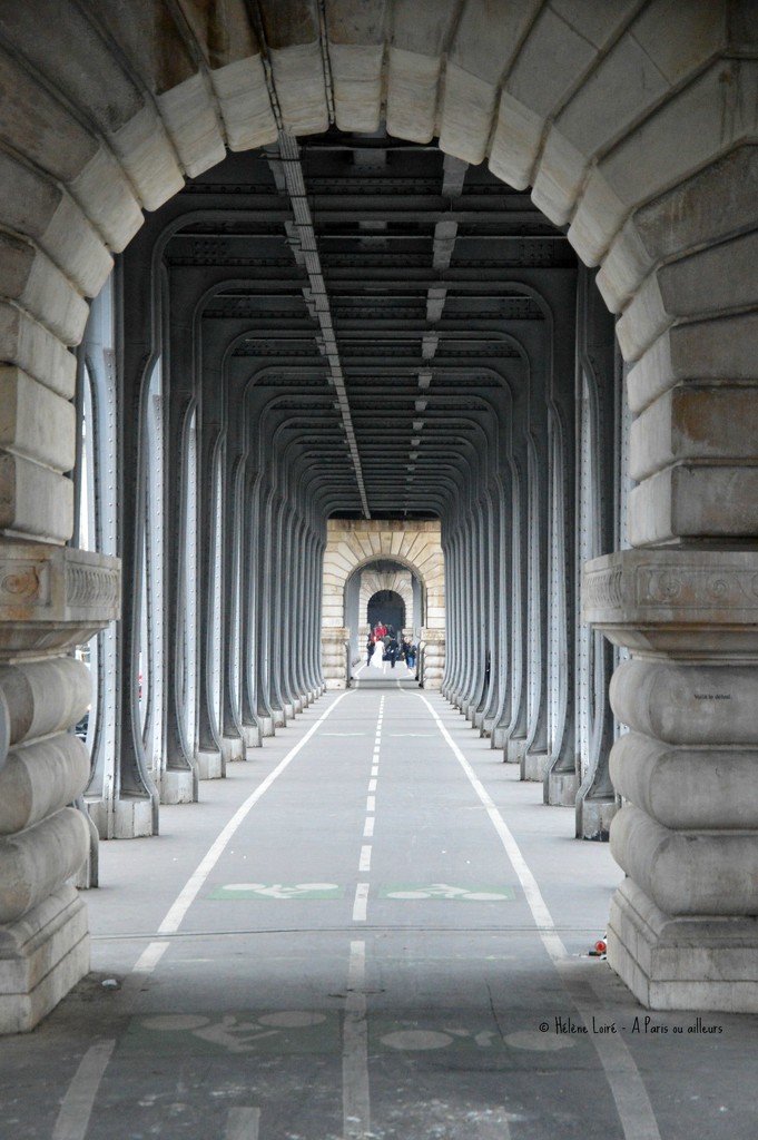 Under the bridge by parisouailleurs