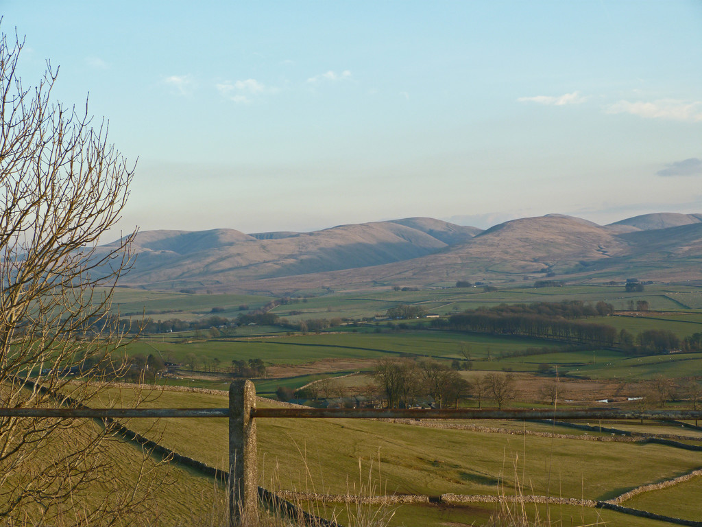 Howgill mountain range by shirleybankfarm