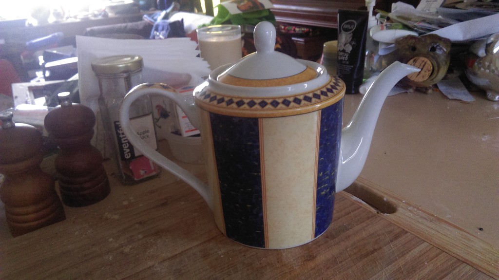 Pretty Little Teapot!  by mozette