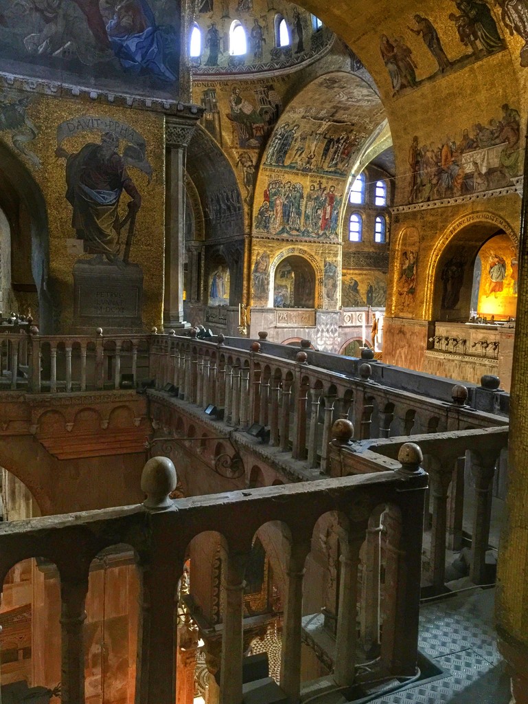Inside San Marco basilica by cocobella