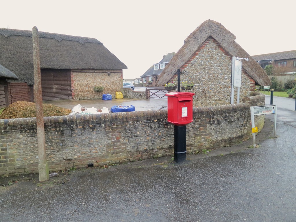 Mill Farm Post Box by davemockford