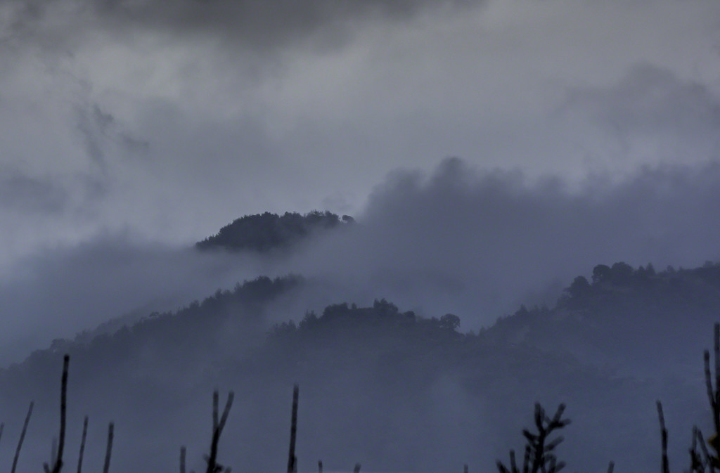Low clouds on the mountains. by evalieutionspics