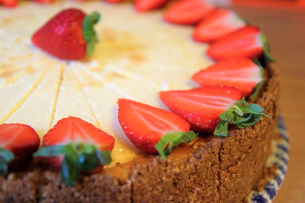 Strawberry & Vanilla Cheesecake by cookingkaren