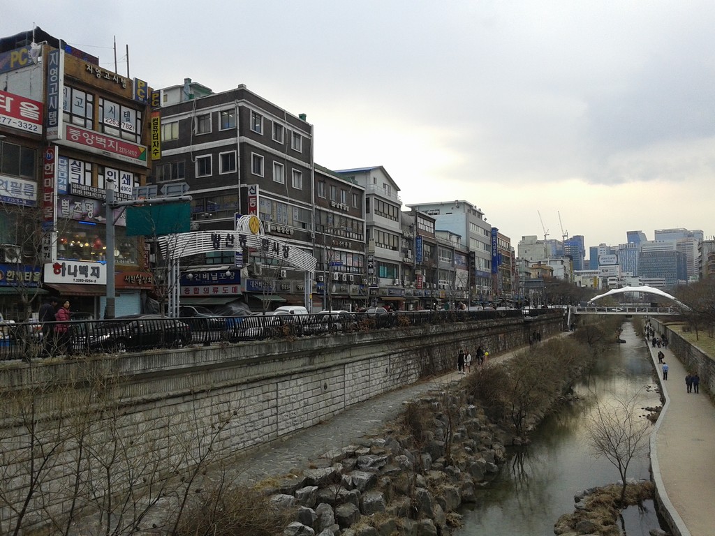 close to the biggest market in Seoul by zardz