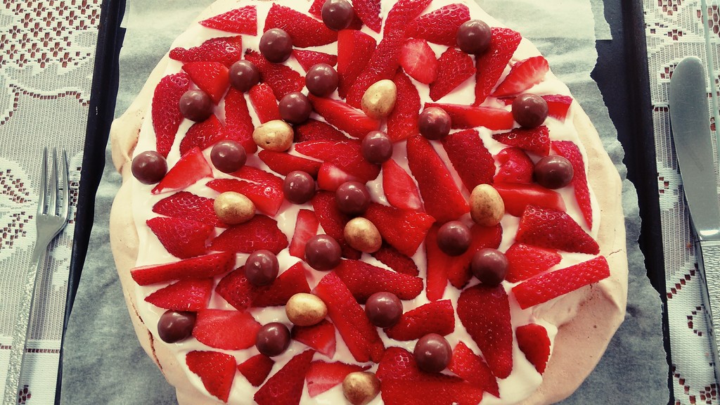 Anna's pavlova - delicious! by cpw