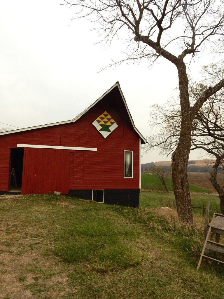 Barn with Barn Quilt by mcsiegle