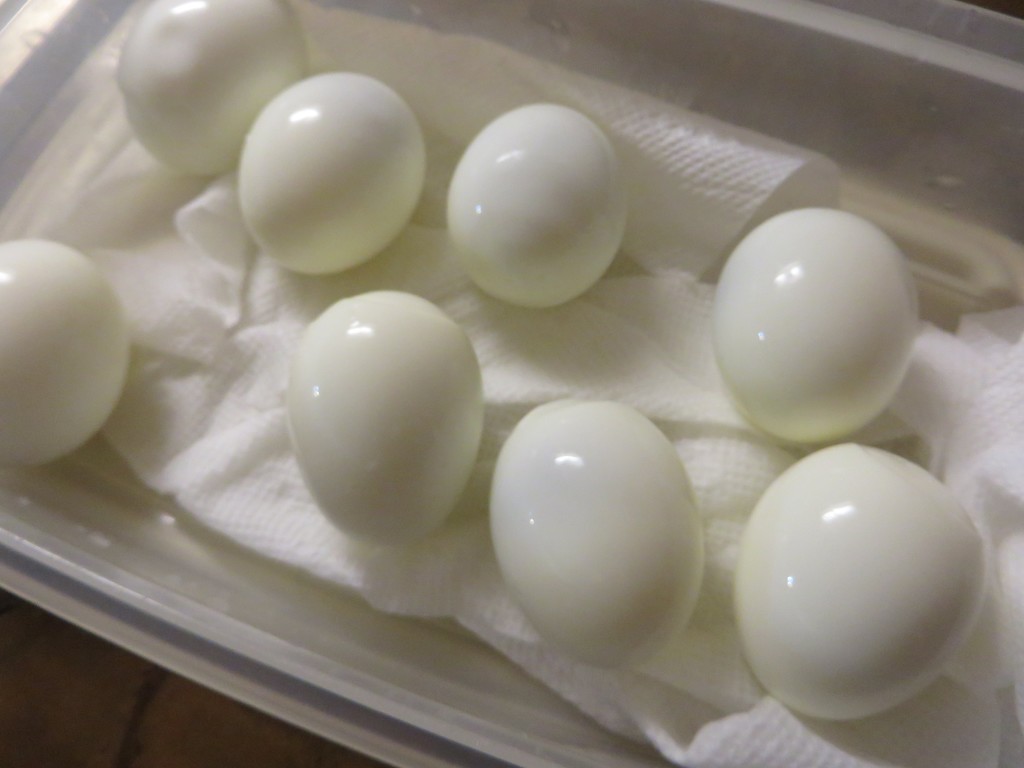 I discovered the secret to perfectly peeled eggs! by margonaut