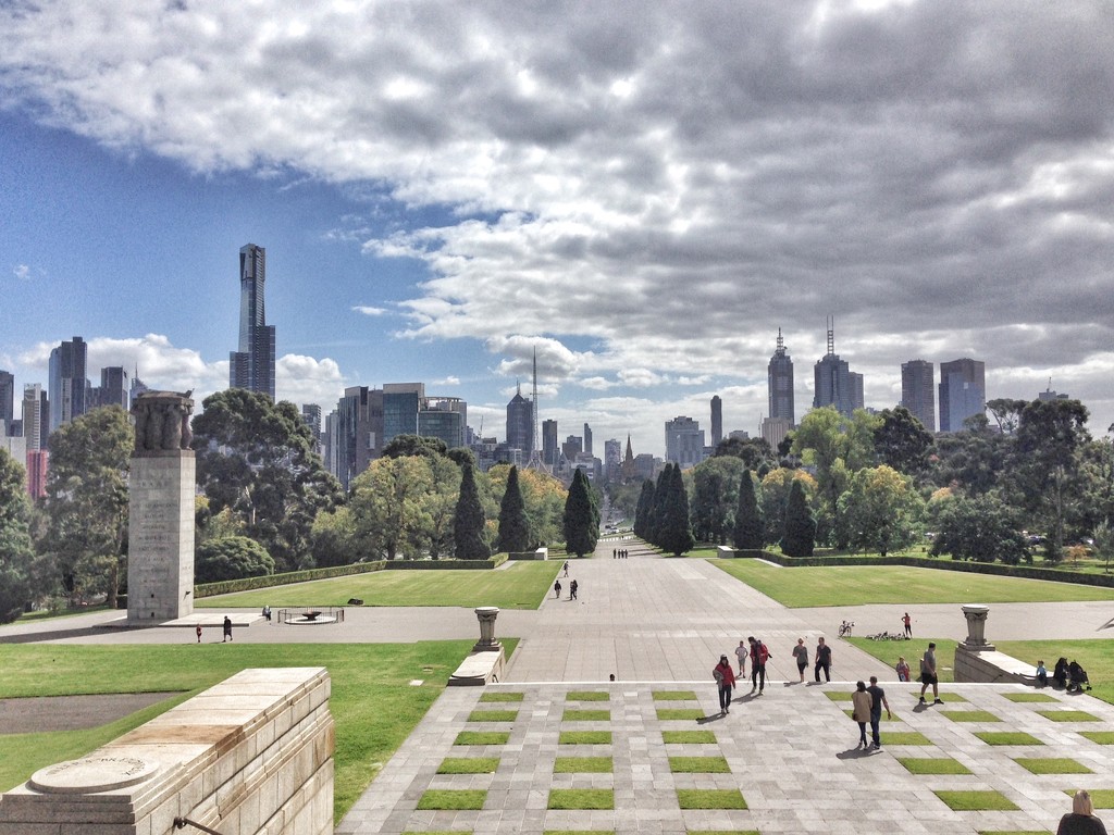 Melbourne from the shrine of Rememberance by happypat