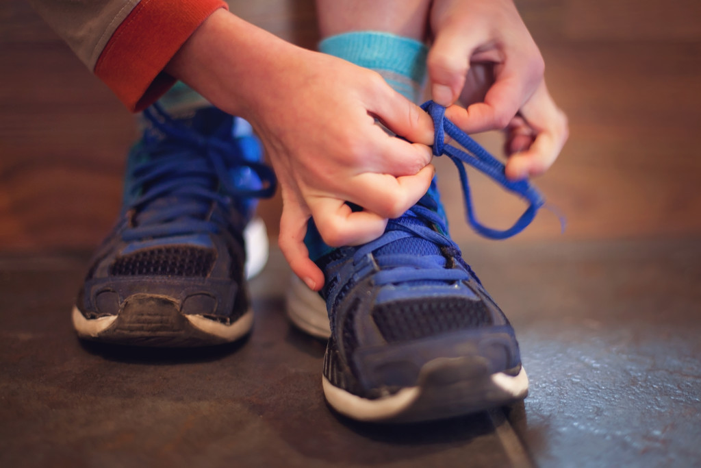 Learning to tie a shoelace by kiwichick