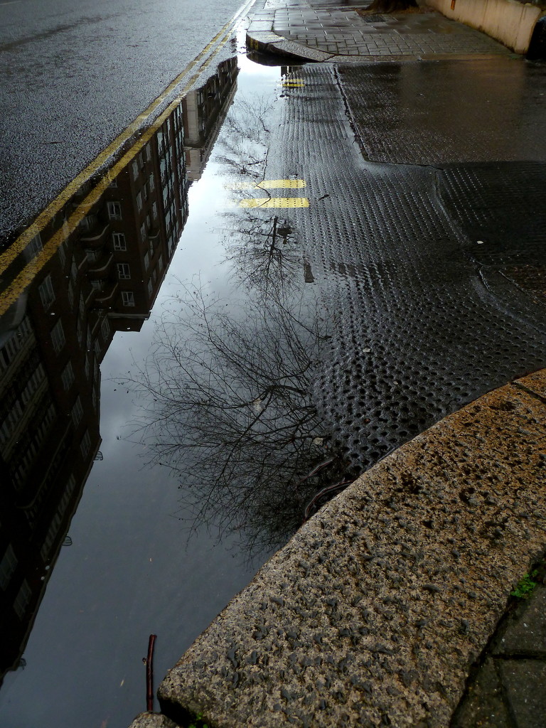 Kerb and puddle by boxplayer