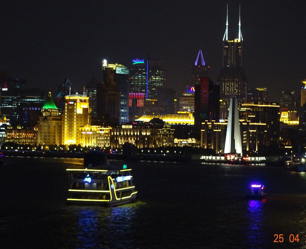 Night in Shanghai by maggiemae
