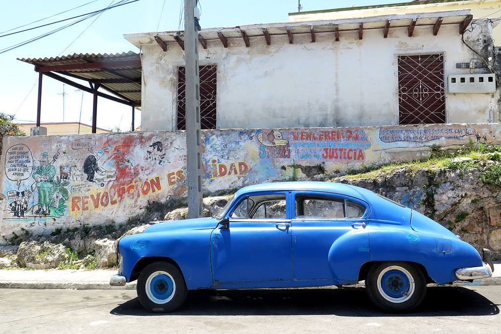 Old car and graffiti! by fayefaye