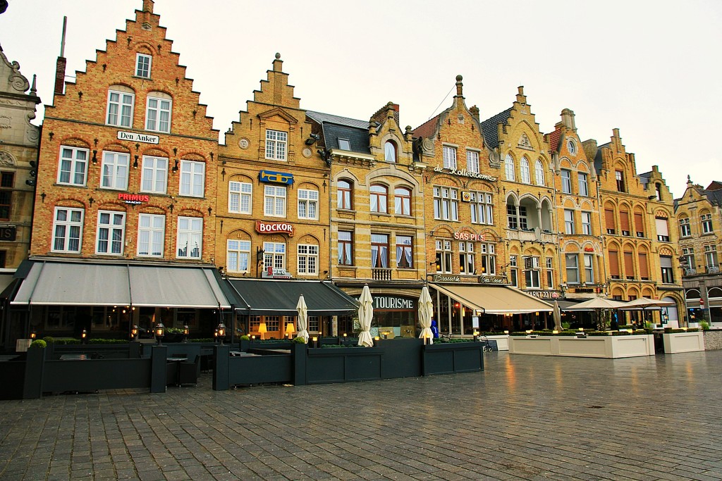 Ypres Market Square by leggzy