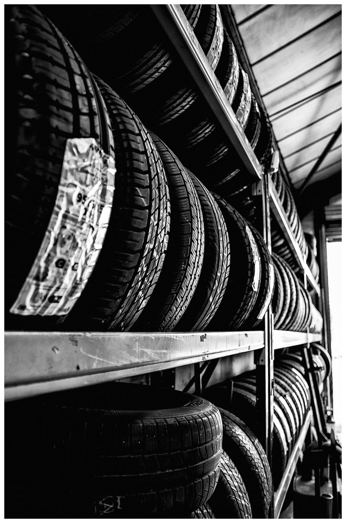 Tyre rack by manek43509
