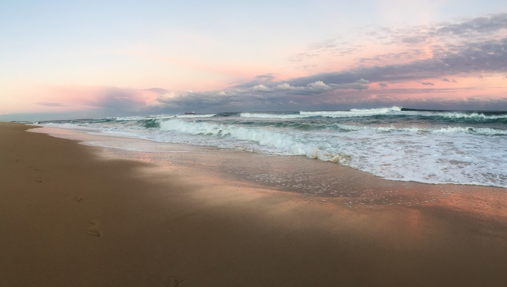 Nobby's Beach at Sunset by susiangelgirl