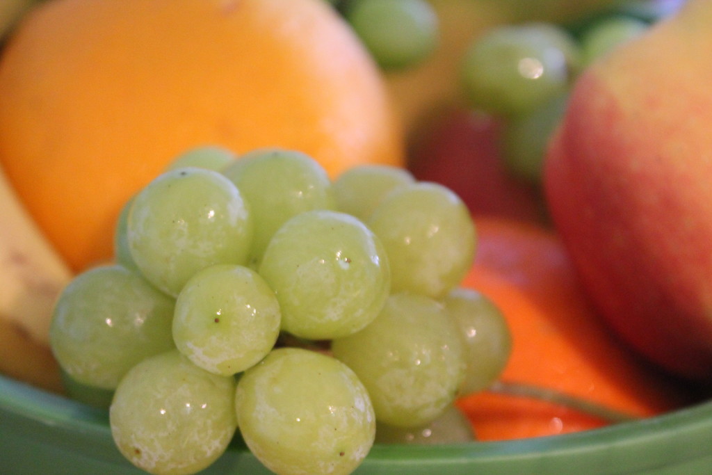 fruit bowl w grapes by granagringa