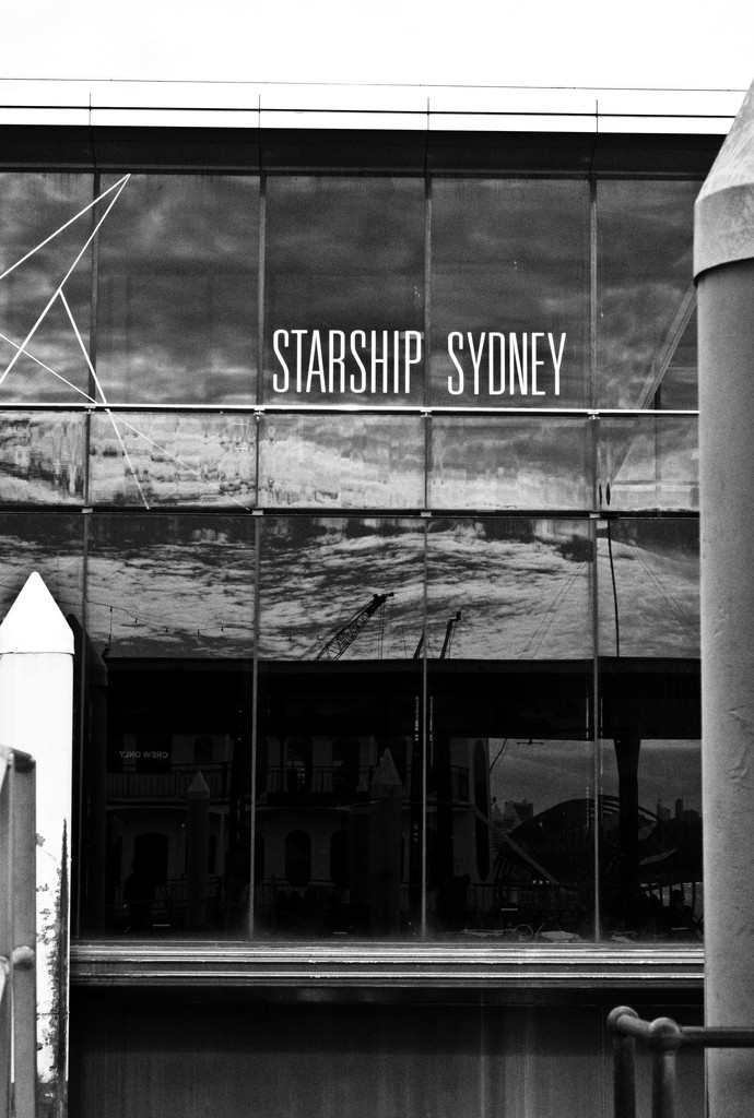 Starship Sydney by annied