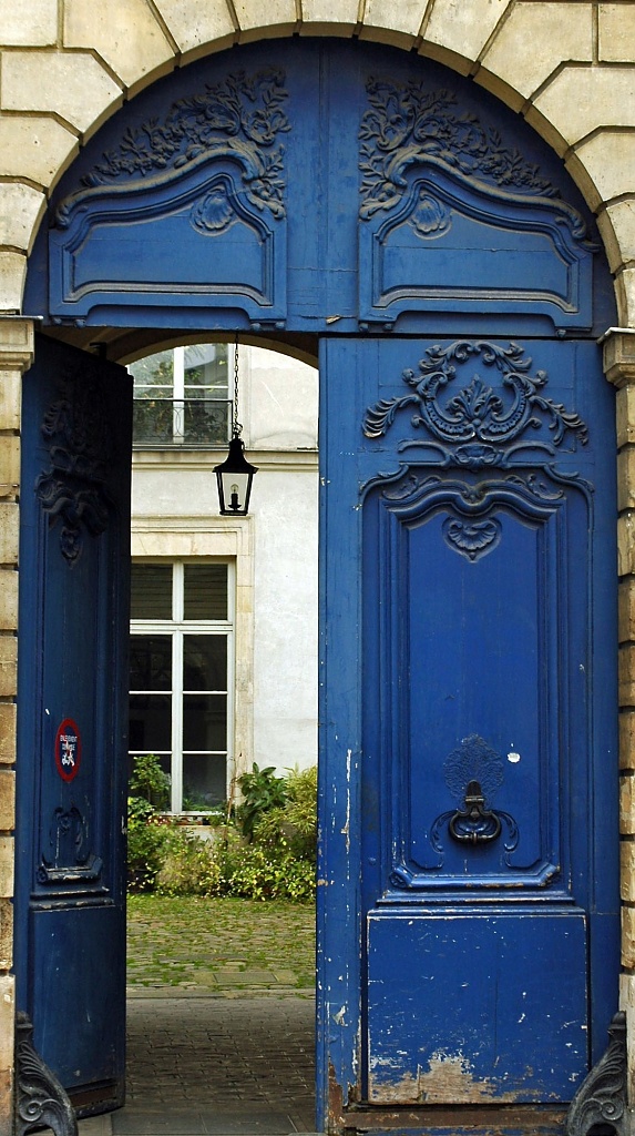 Behind the blue door by parisouailleurs