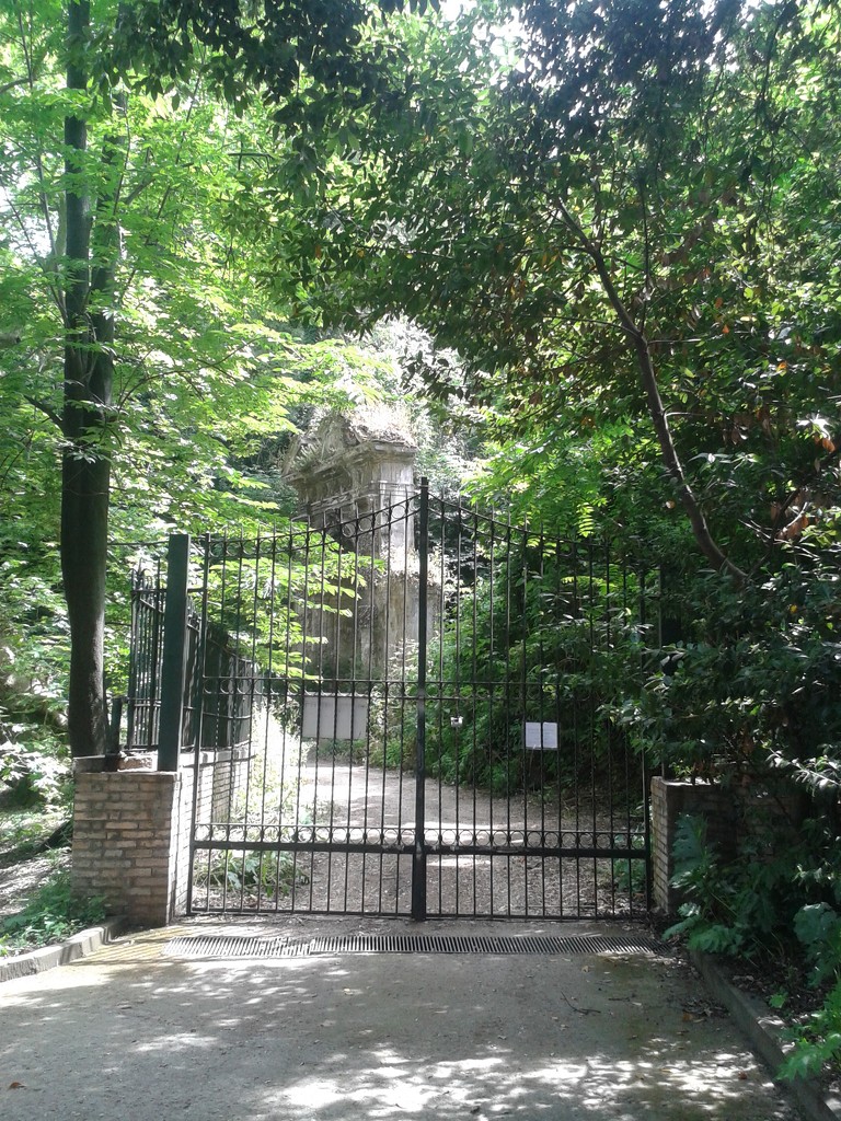 Closed gates by chimfa