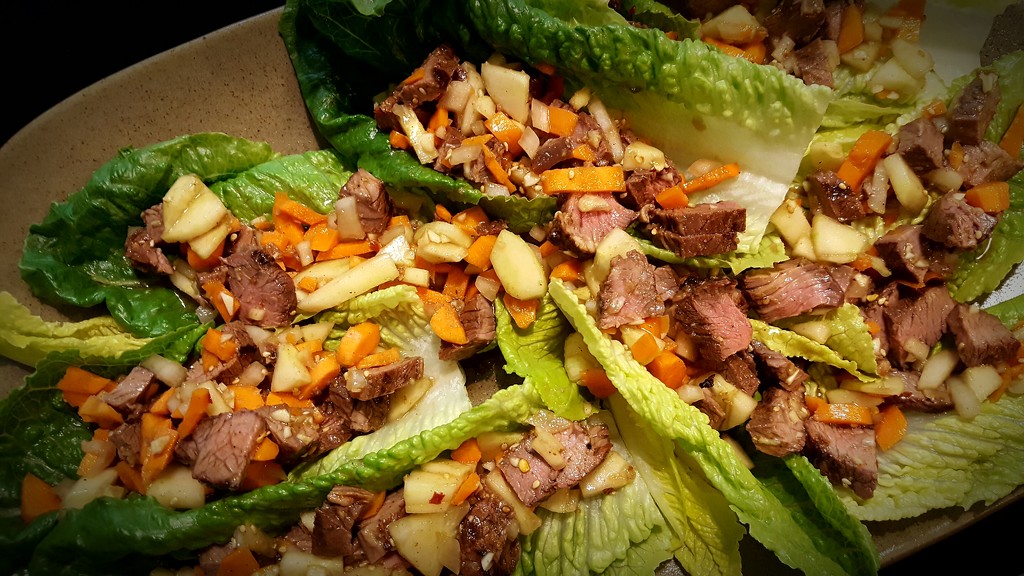 Lettuce wraps with leftover steak by darylo