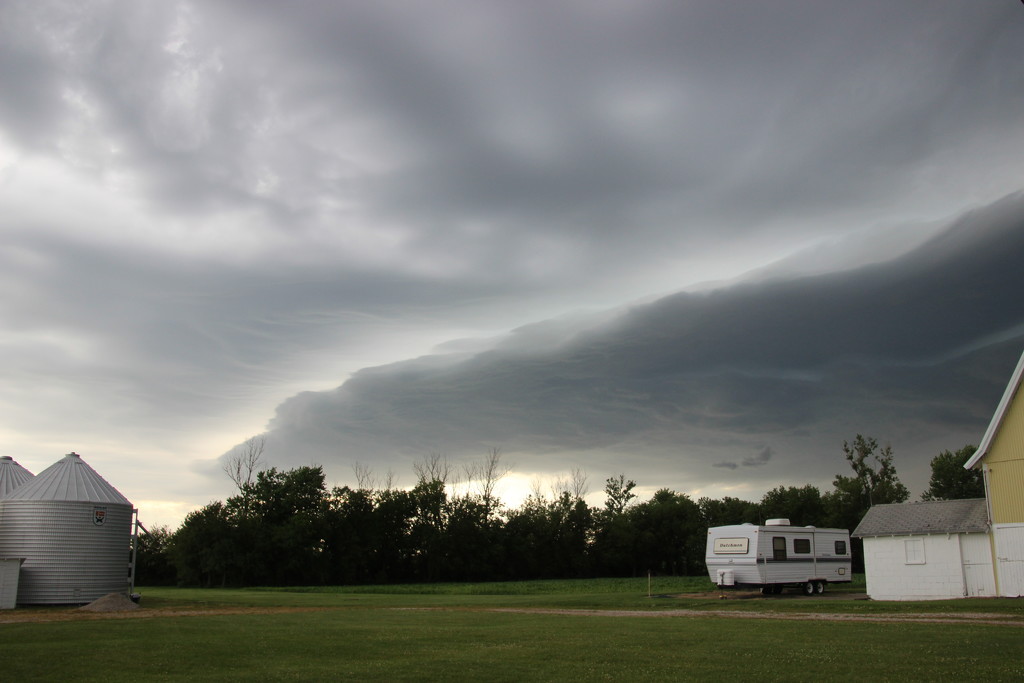 The storm rolls in! by bjchipman