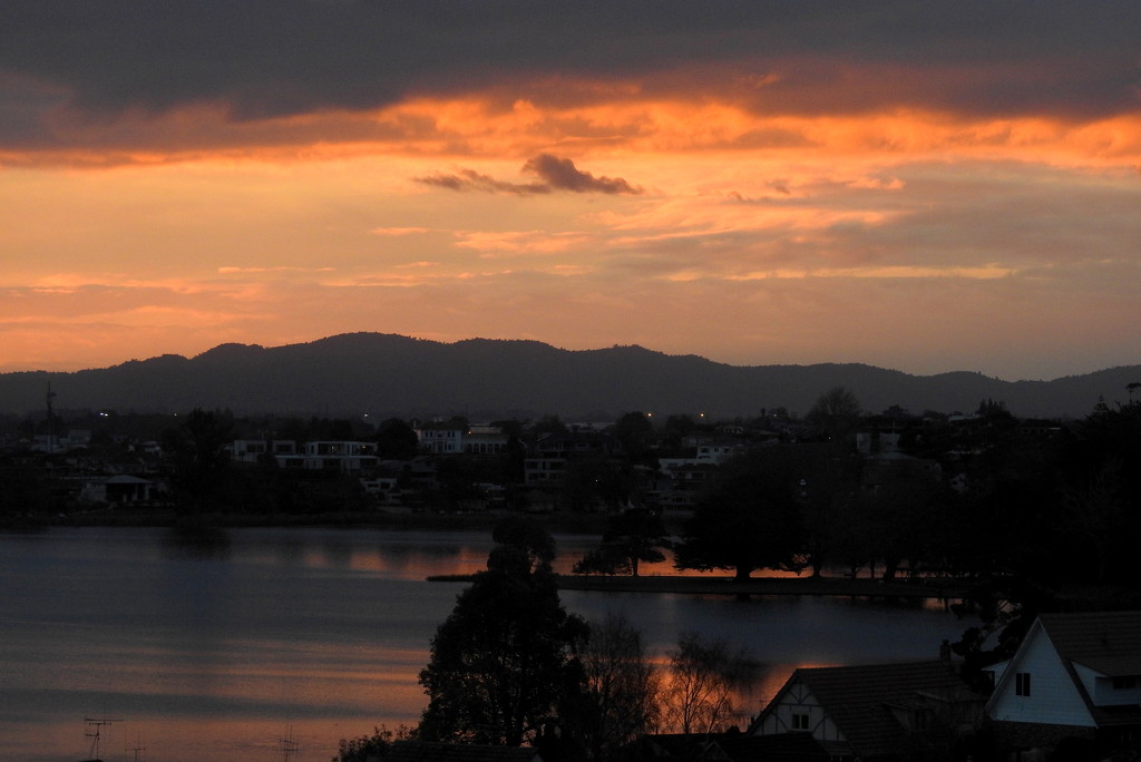 Sunset from Waikato Hospital by nickspicsnz