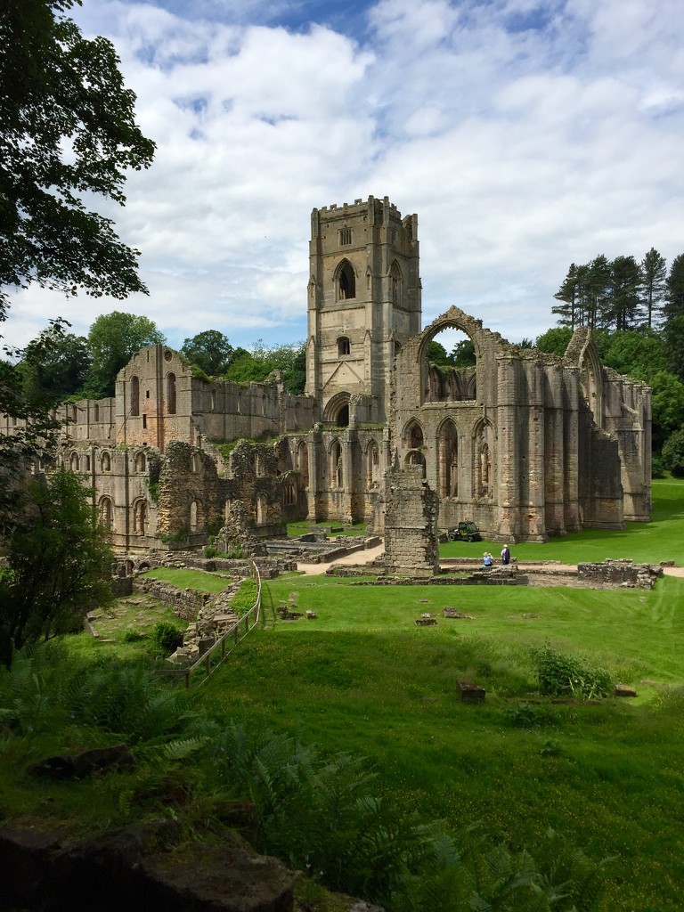 Fountains Abbey by gillian1912