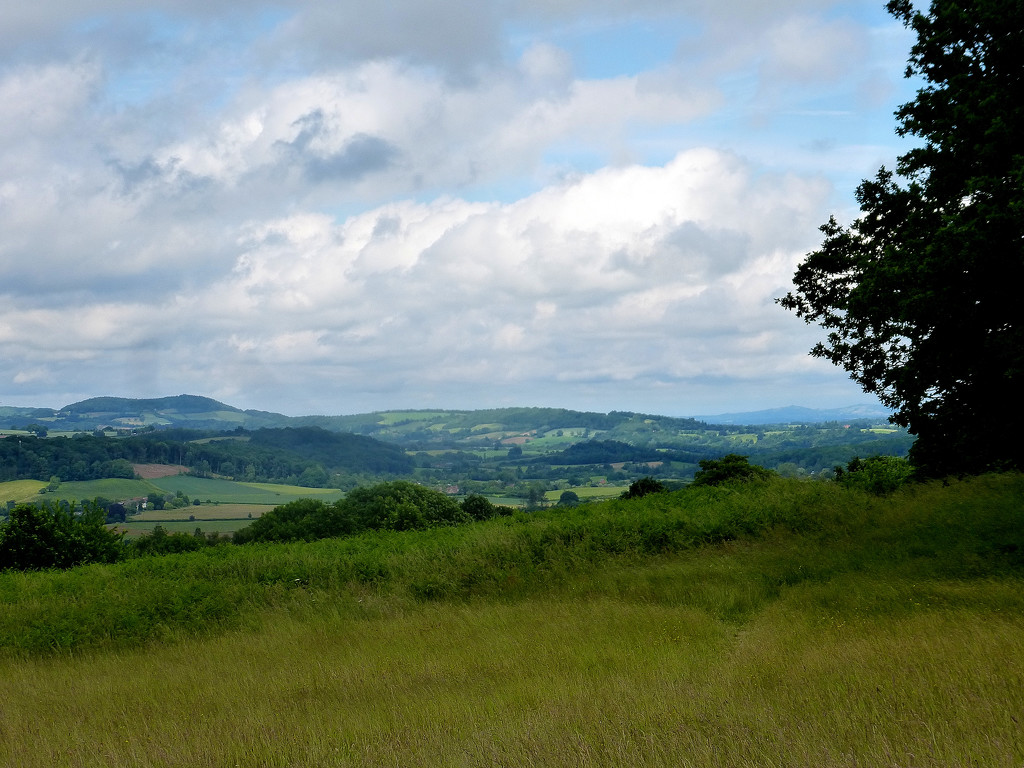 A view of the Malvern hills in the distance... by snowy