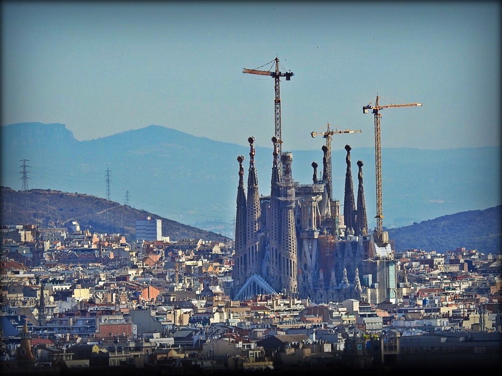 Sagrada Familia by yorkshirekiwi