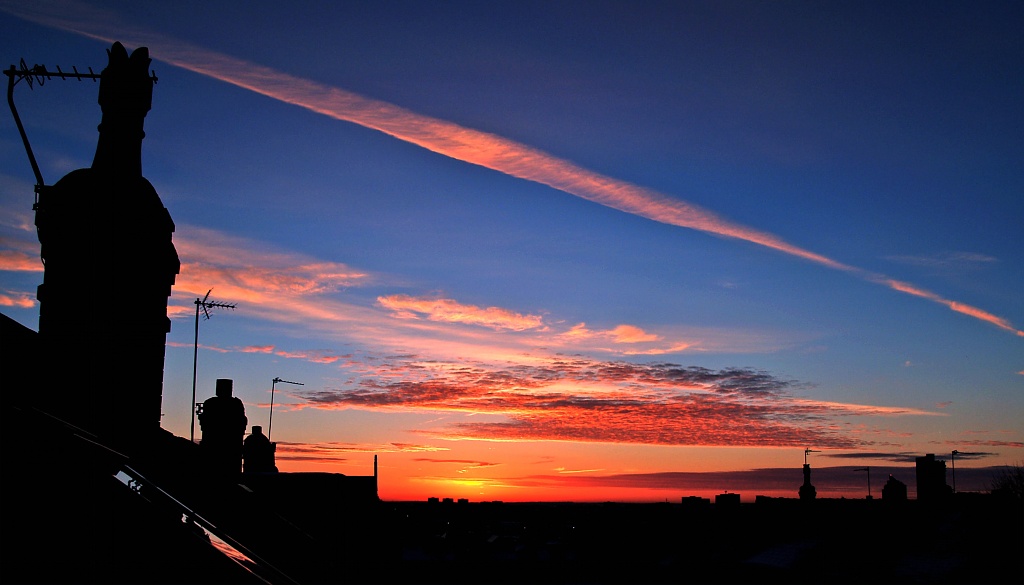 Sunrise over Leeds  by rich57