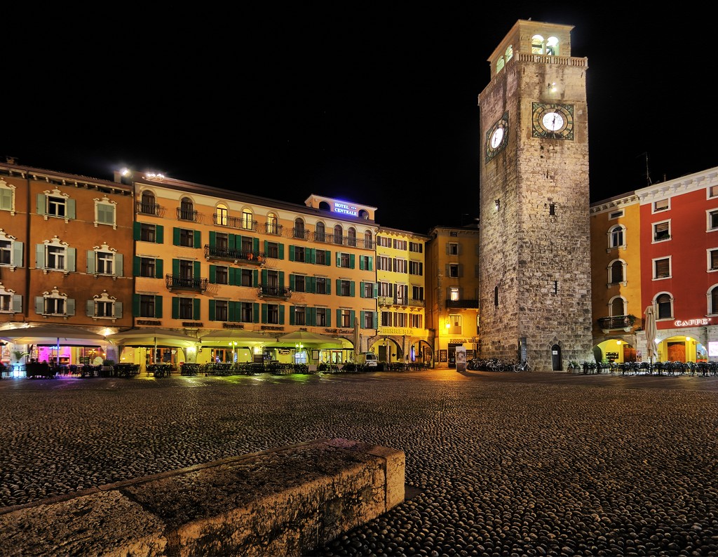 Riva del Garda - the main square by spectrum
