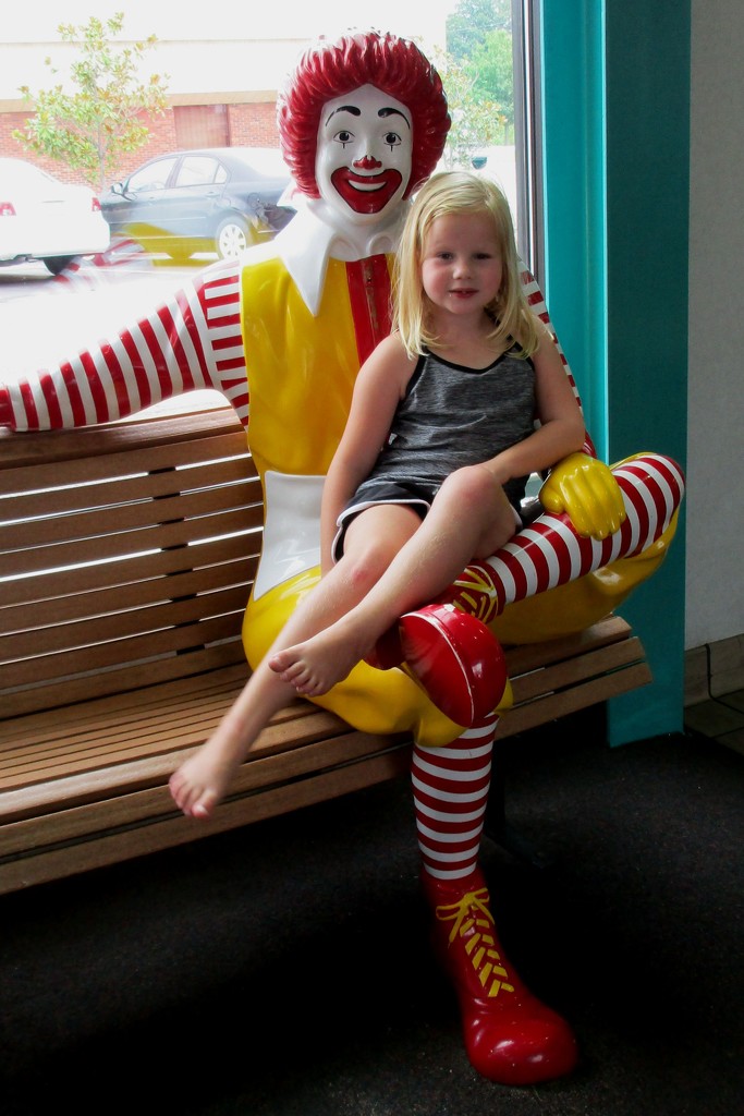 Hanging out with Ronald McDonald by tunia